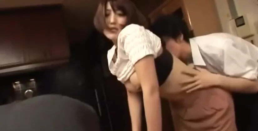 Японец долго ебет молодую подругу, доводя ее до безумно-сладкого оргазма