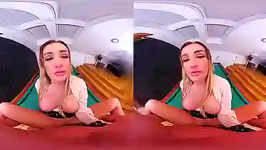 Трахнулась с бойфрендом, пока на нём была VR гарнитура