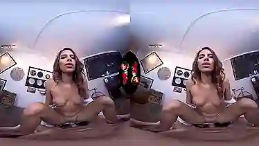 VR порно от первого лица с красивой длинноногой тёлочкой